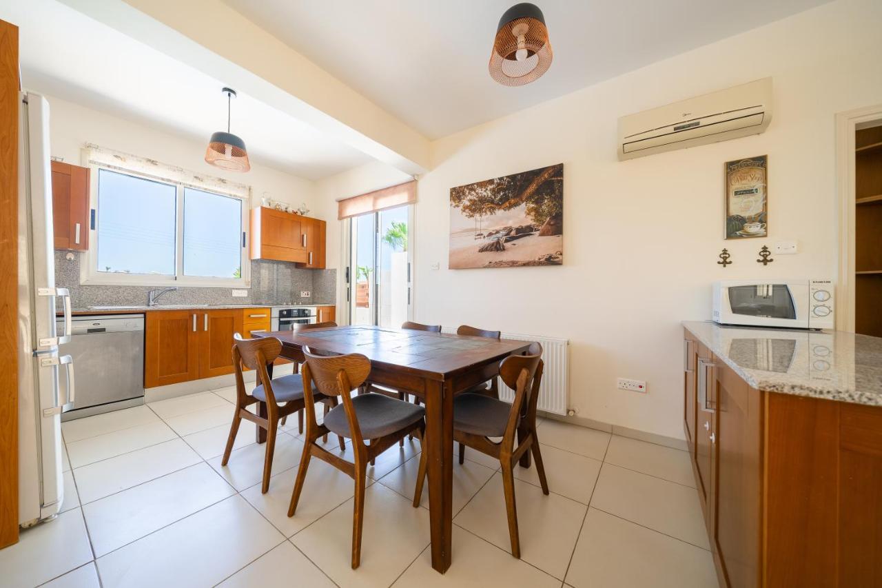 Atlantica 4 Bedroom Villa Near The Beach Protaras Exterior photo